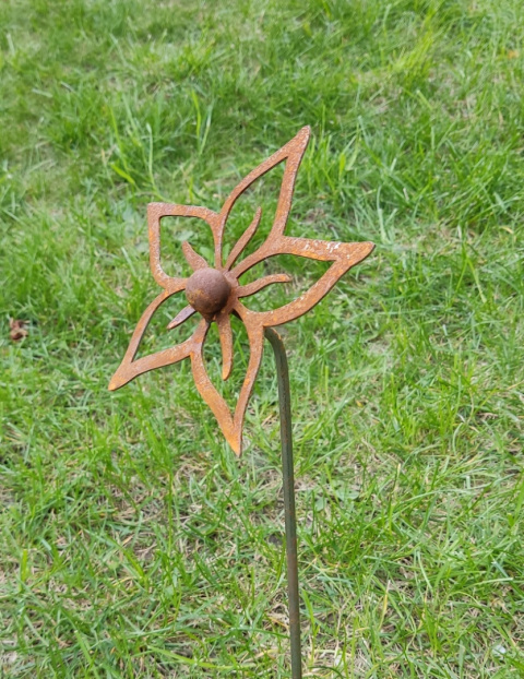 Kwiat przestrzenny metalowy dekoracja ogrodowa corten rdza 052 Kwiat przestrzenny metalowy dekoracja ogrodowa corten rdza 052