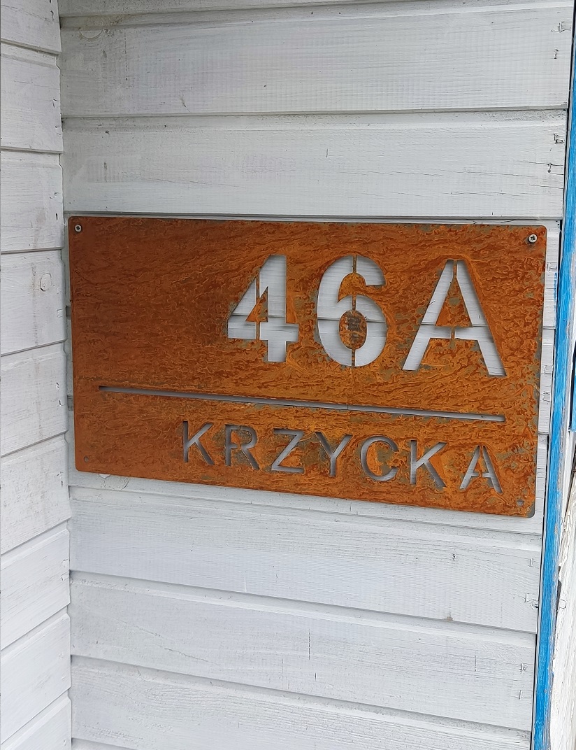 metalowa tabliczka na dom numer domu